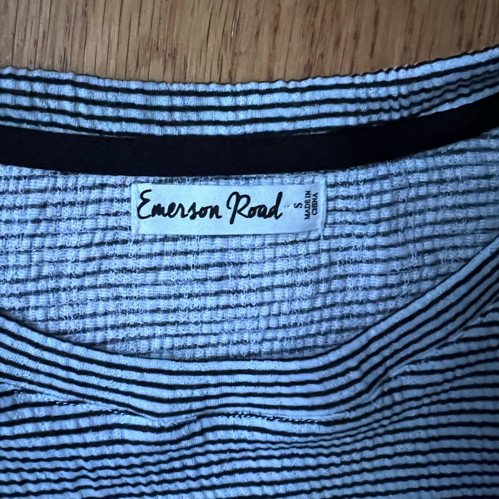 SOLD 90’s daisy top NEW - Picture 2 of 3